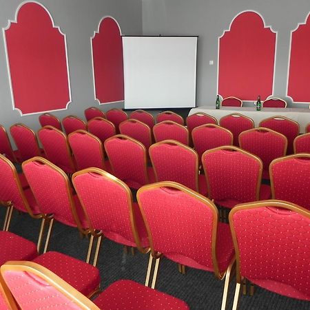 Garni Hotel Junior Bratislava Dış mekan fotoğraf