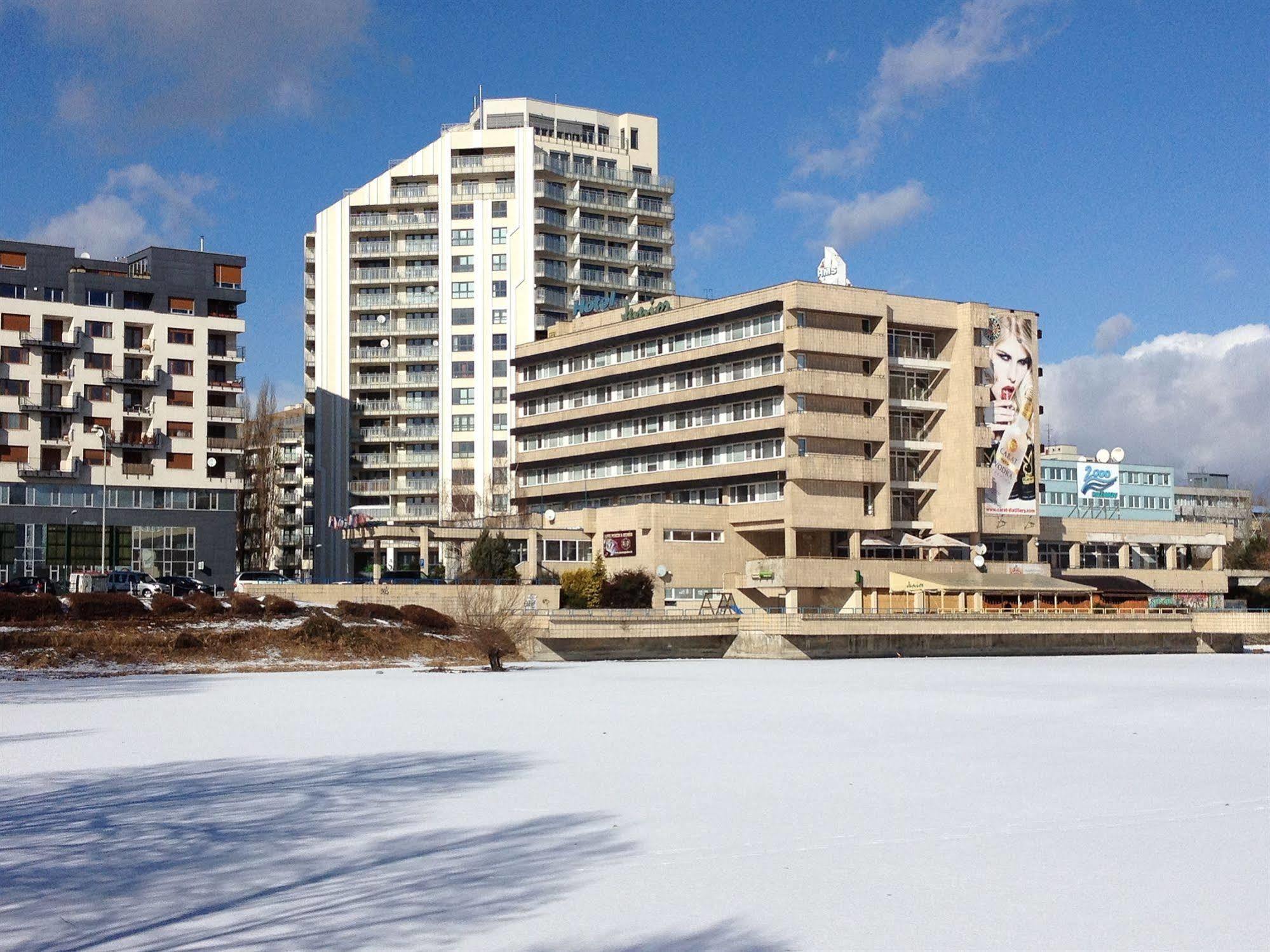 Garni Hotel Junior Bratislava Dış mekan fotoğraf