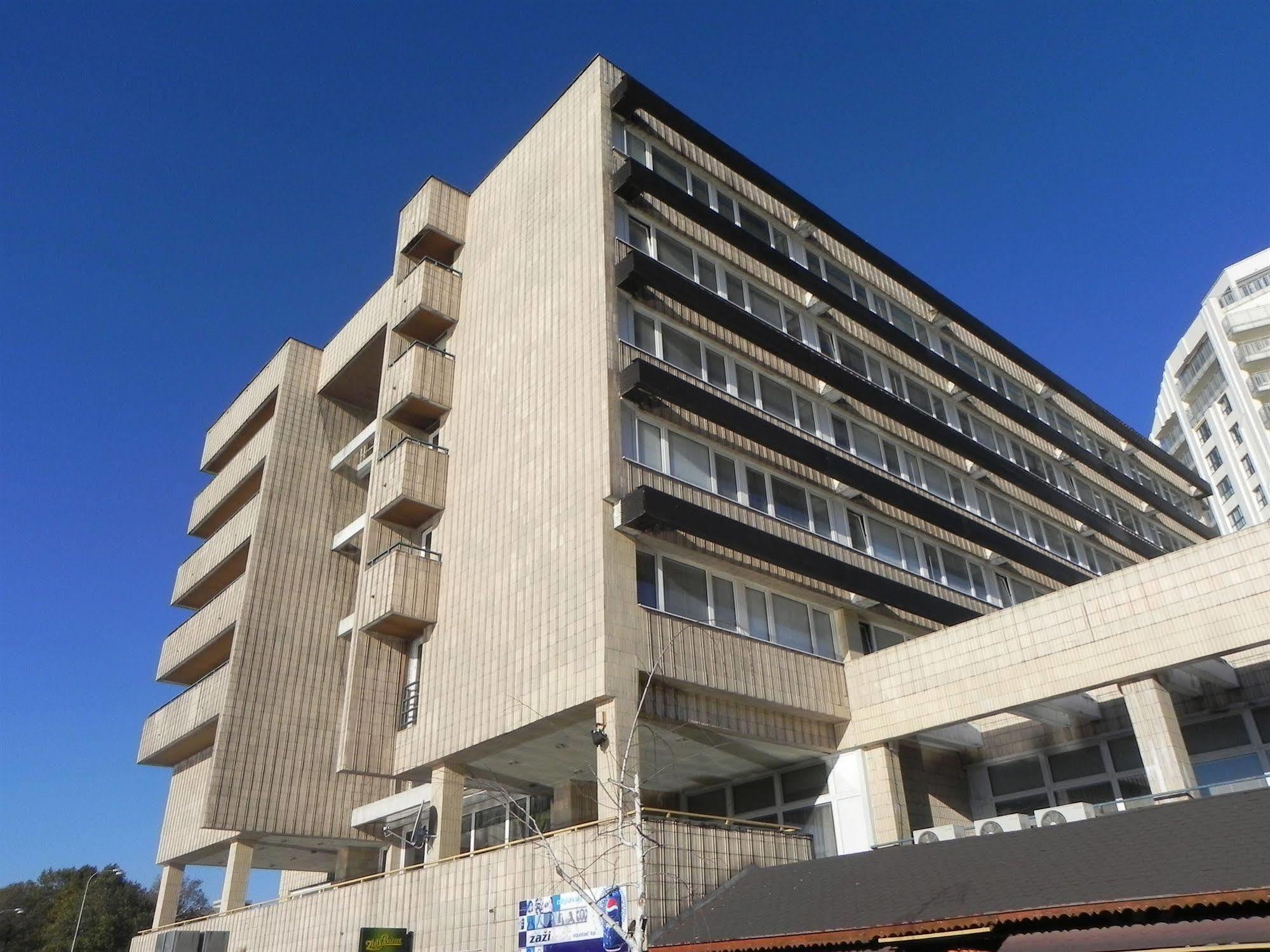 Garni Hotel Junior Bratislava Dış mekan fotoğraf