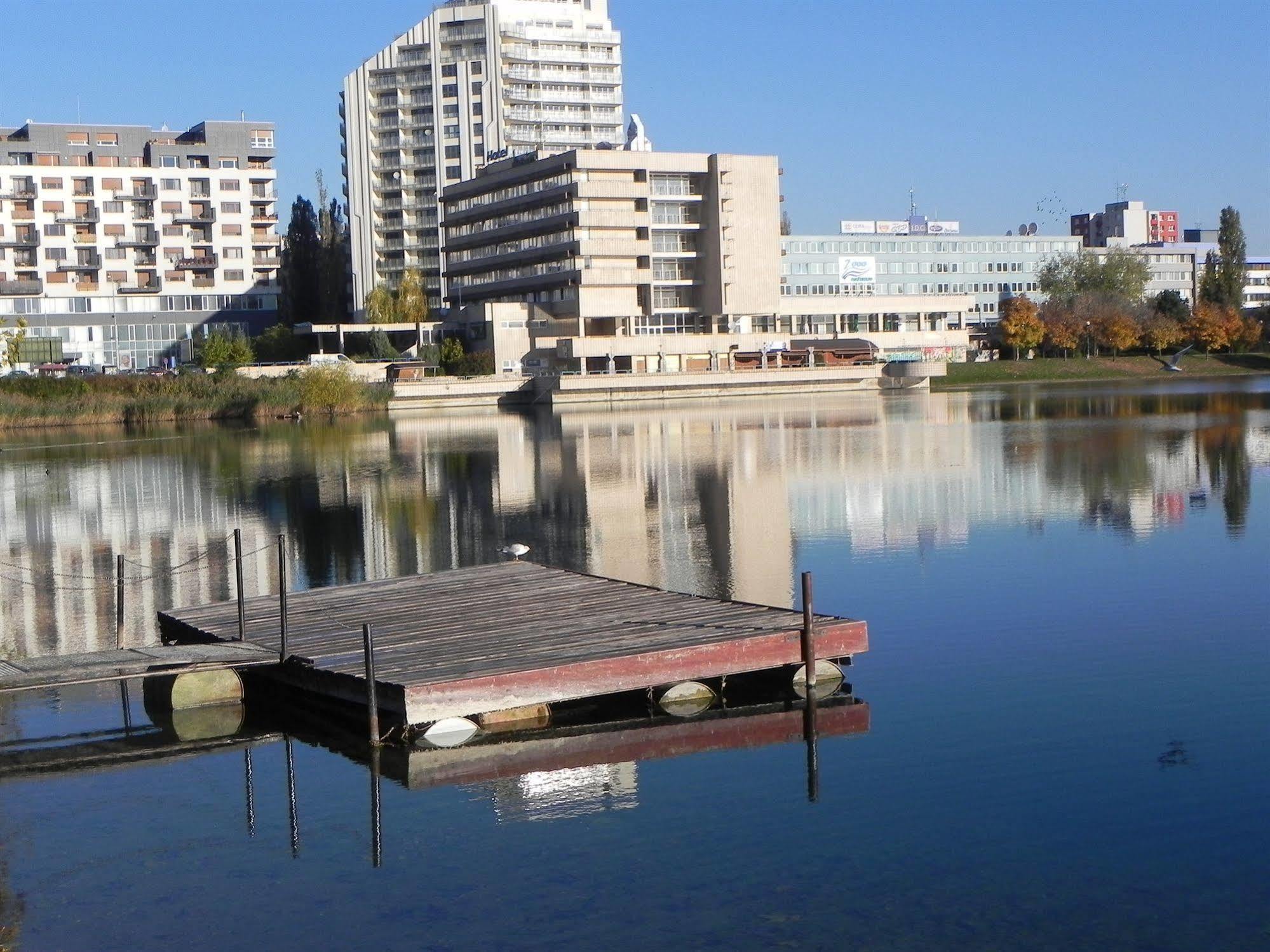 Garni Hotel Junior Bratislava Dış mekan fotoğraf