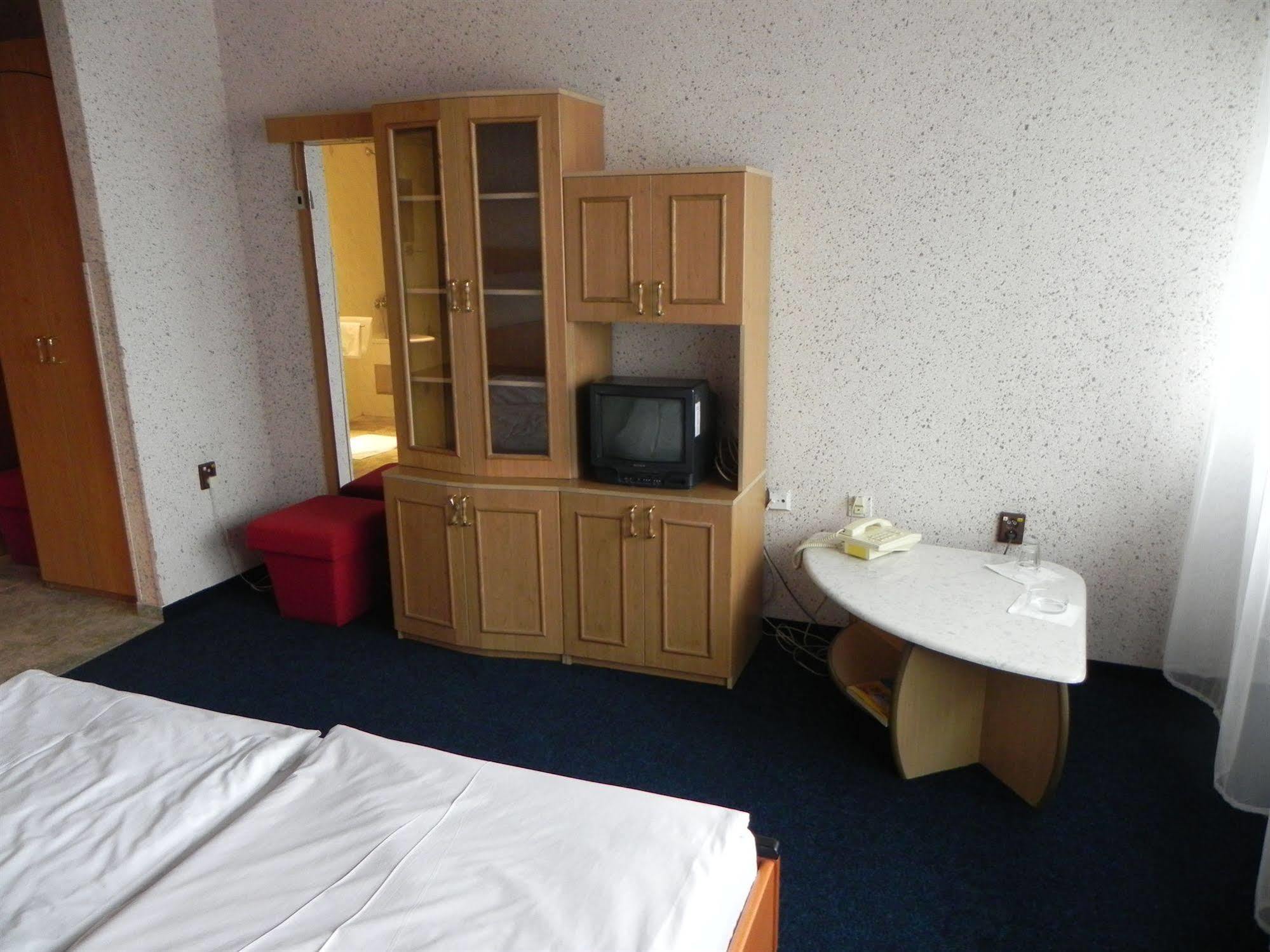 Garni Hotel Junior Bratislava Dış mekan fotoğraf