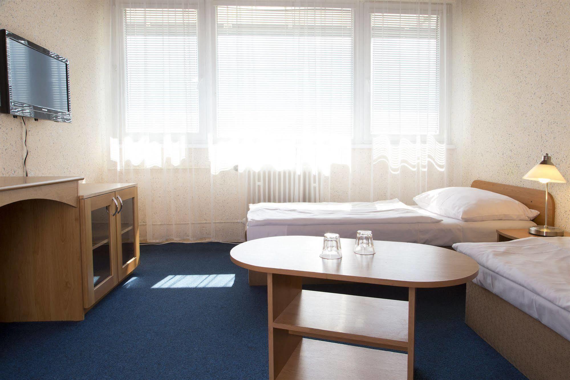Garni Hotel Junior Bratislava Dış mekan fotoğraf
