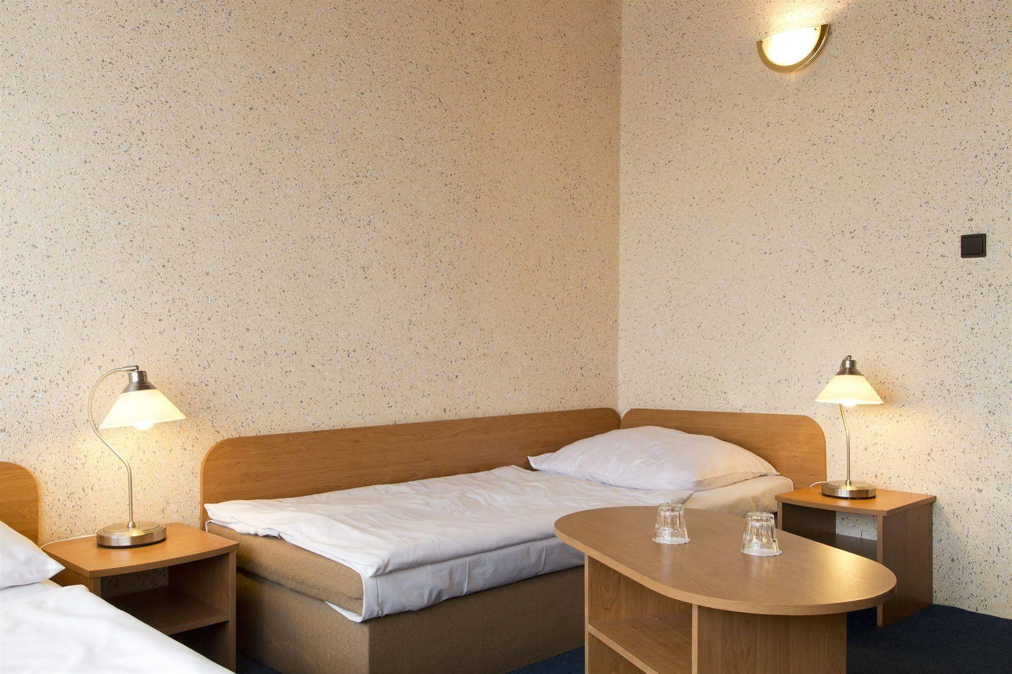 Garni Hotel Junior Bratislava Dış mekan fotoğraf