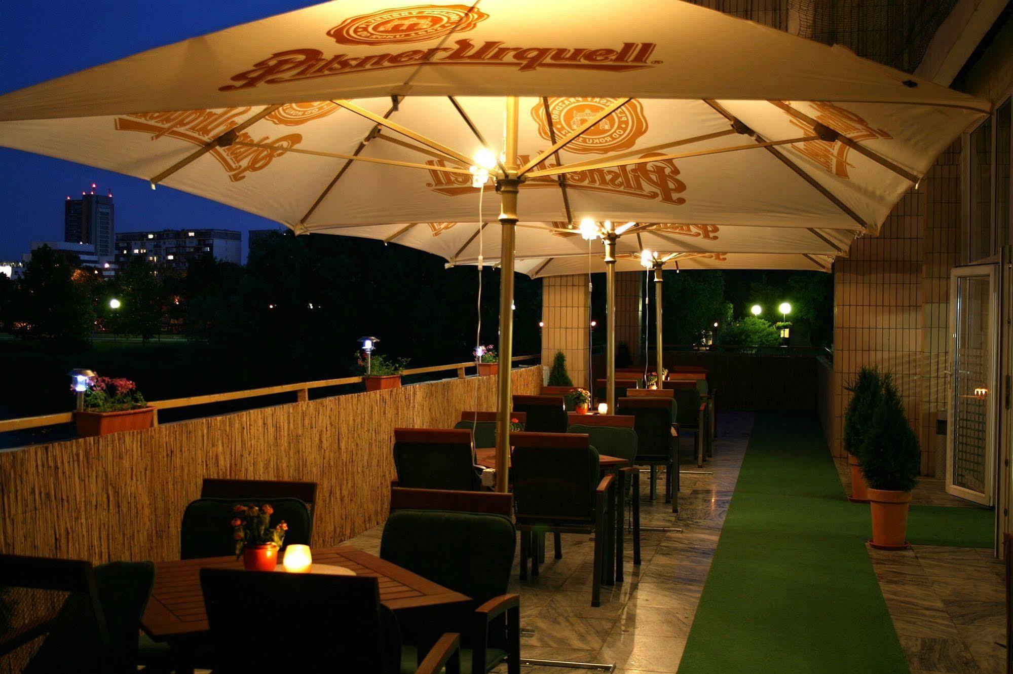 Garni Hotel Junior Bratislava Dış mekan fotoğraf