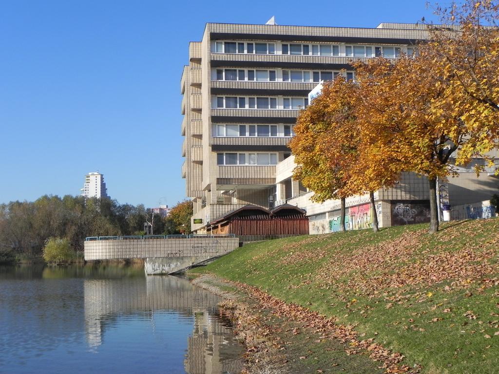 Garni Hotel Junior Bratislava Dış mekan fotoğraf