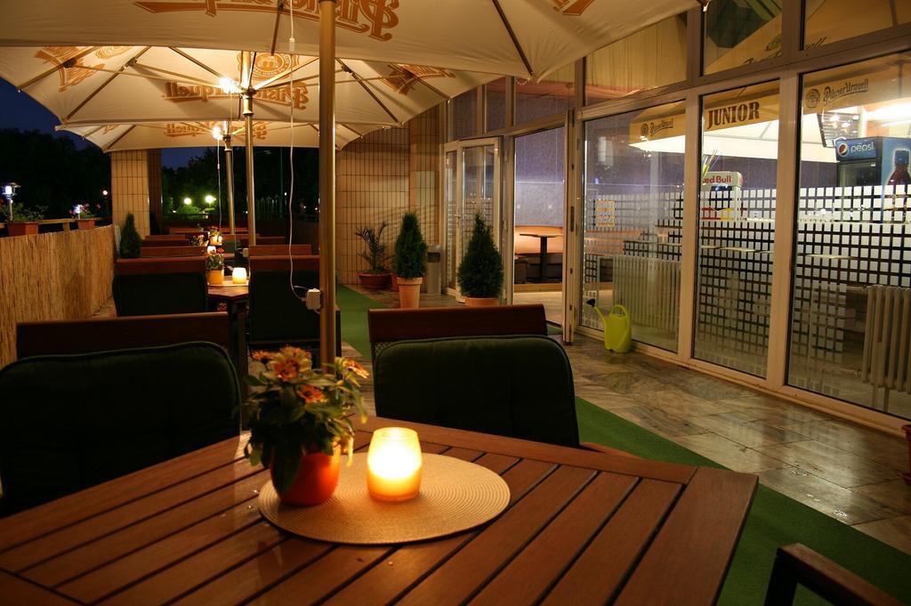 Garni Hotel Junior Bratislava Dış mekan fotoğraf